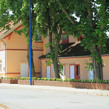 גותה Pension Am Ostbahnhof מראה חיצוני תמונה